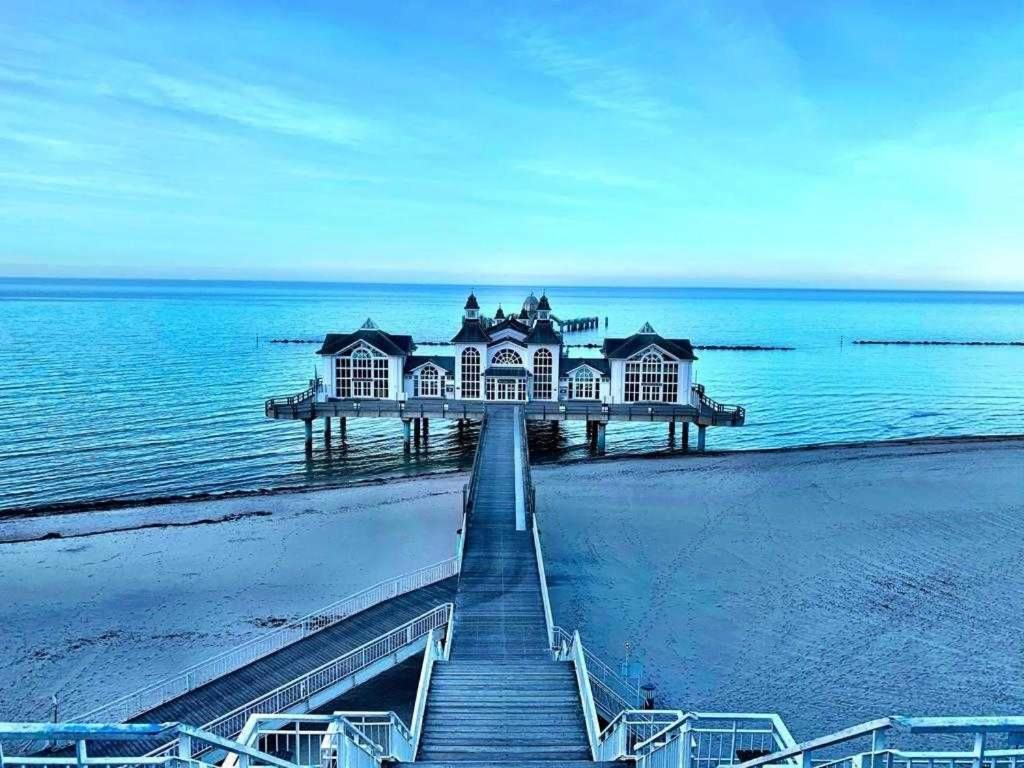 Вилла Familienfreundliches Reetdachhaus Weissdorn 2 Puddemin Экстерьер фото
